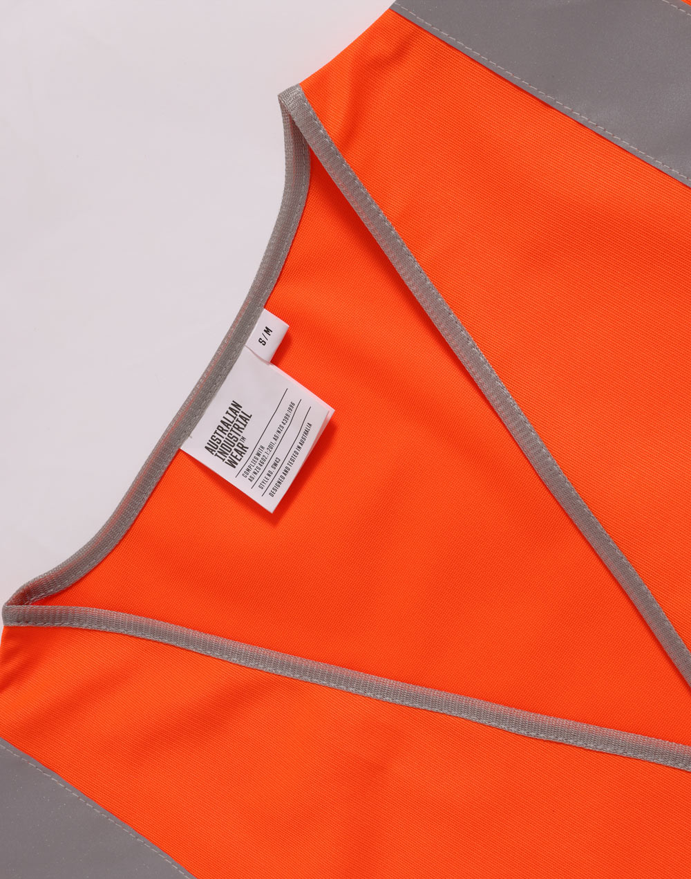 SW43 safety vest with shoulder tapes